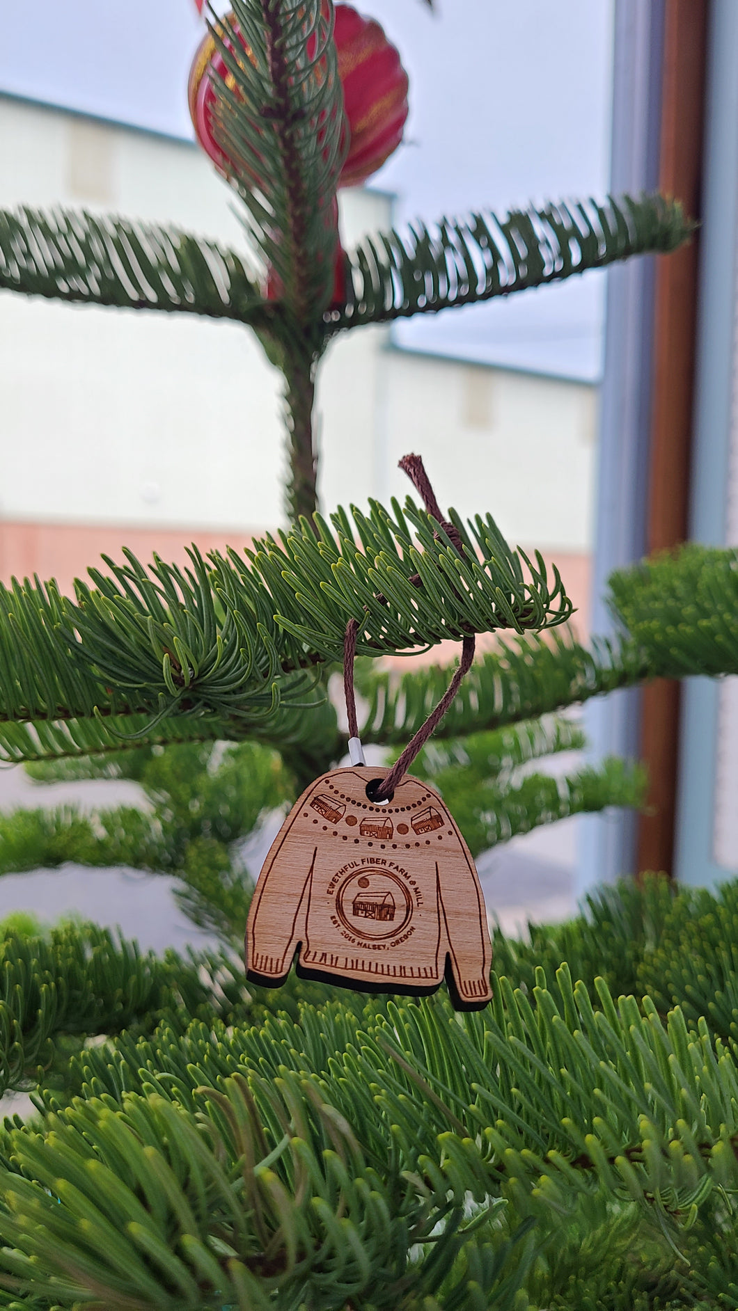 Ewethful Ornament