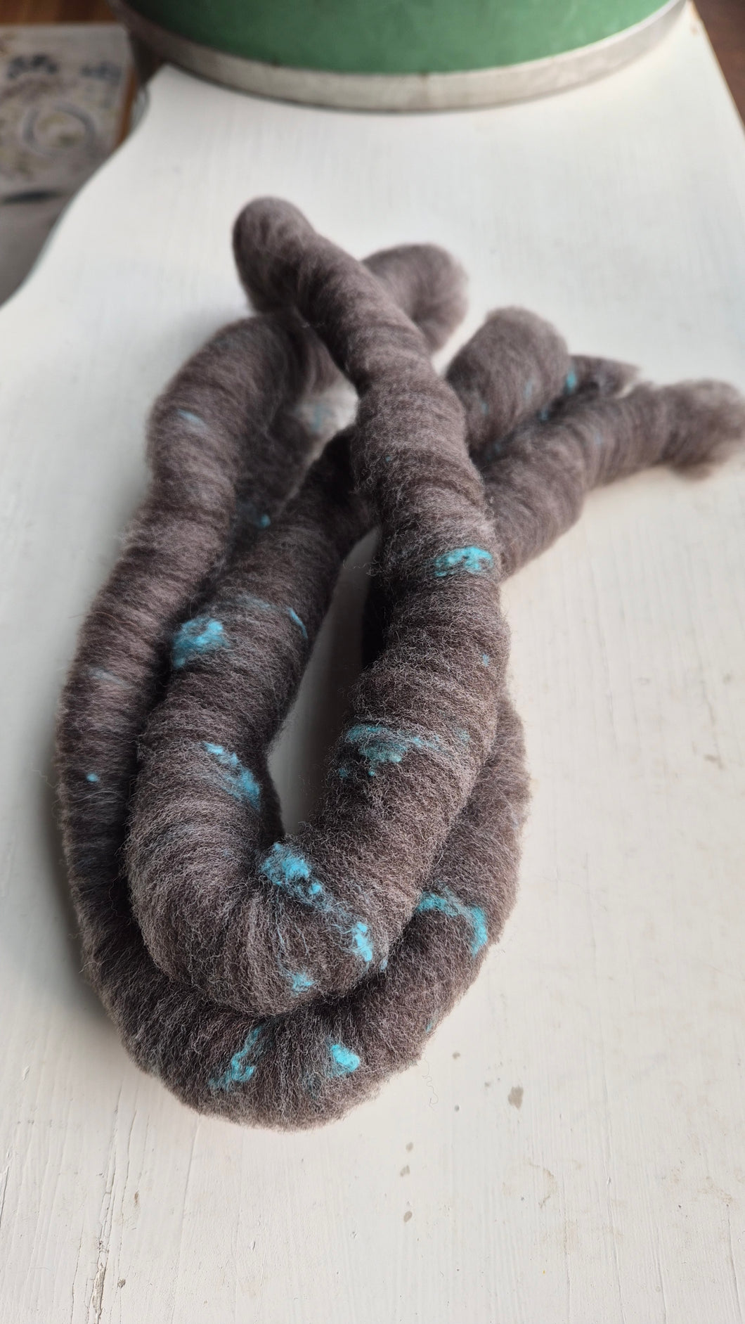 Rolags gray with blue silk noil